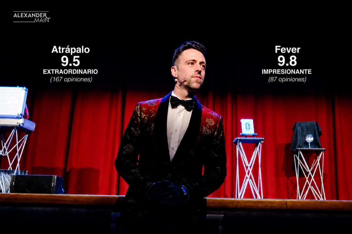 Alexander Main durante el show La Magia Existe