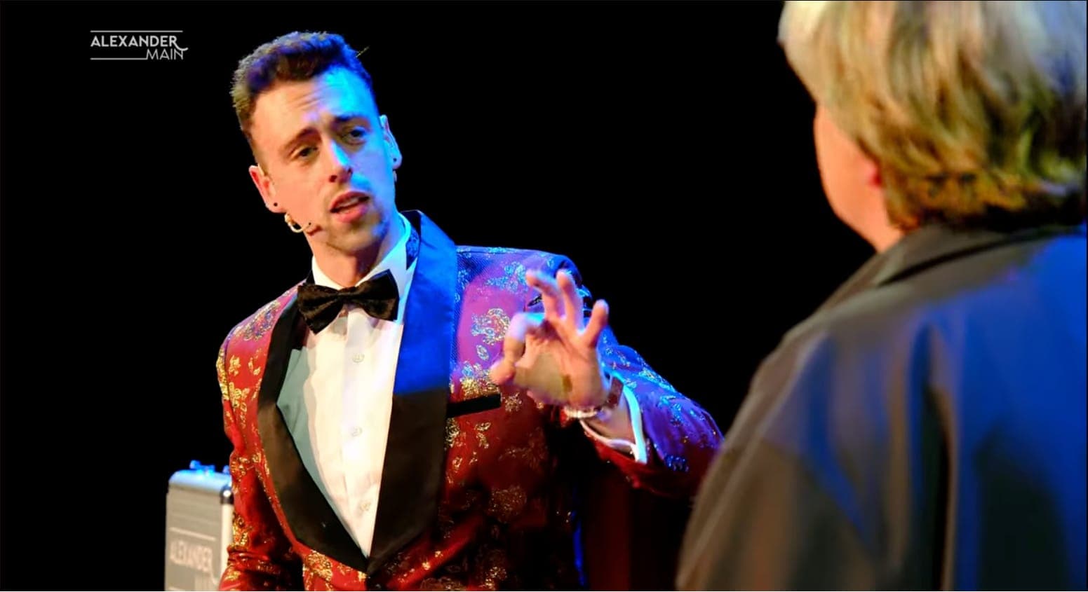 Alexander Main durant l’espectacle La Magia Existe